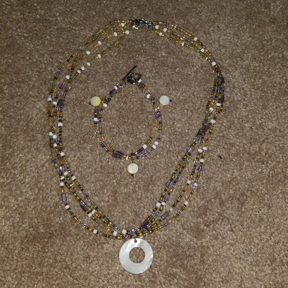 2 Necklace Sets - Picture 4 of 5